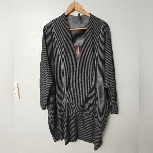 Chic Black and Gray Striped Sweater - Picture 1 of 12